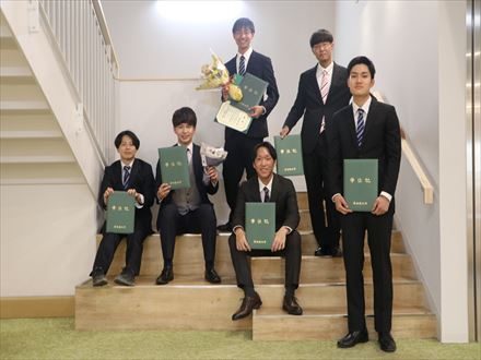 2月の卒論・修論お疲れ様会の写真1