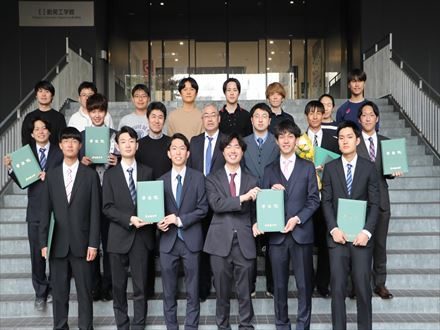 2月の卒論・修論お疲れ様会の写真2