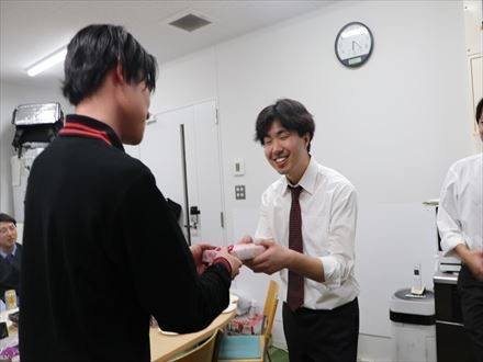 2月の卒論・修論お疲れ様会の写真4